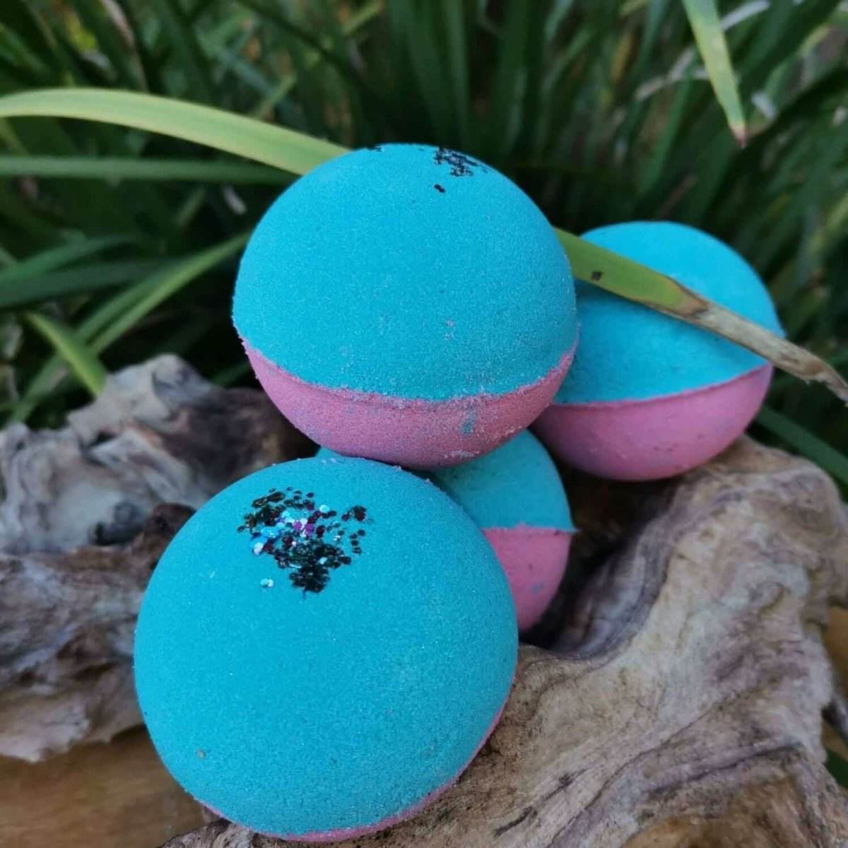 BATH BOMB: Bubblegum - JUSTBLiSS Naturals