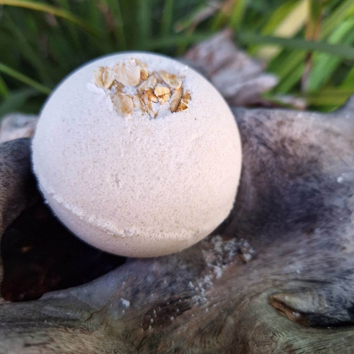 Pure unscented bath bomb for sensitive skin with camel milk and colloidal oatmeal.