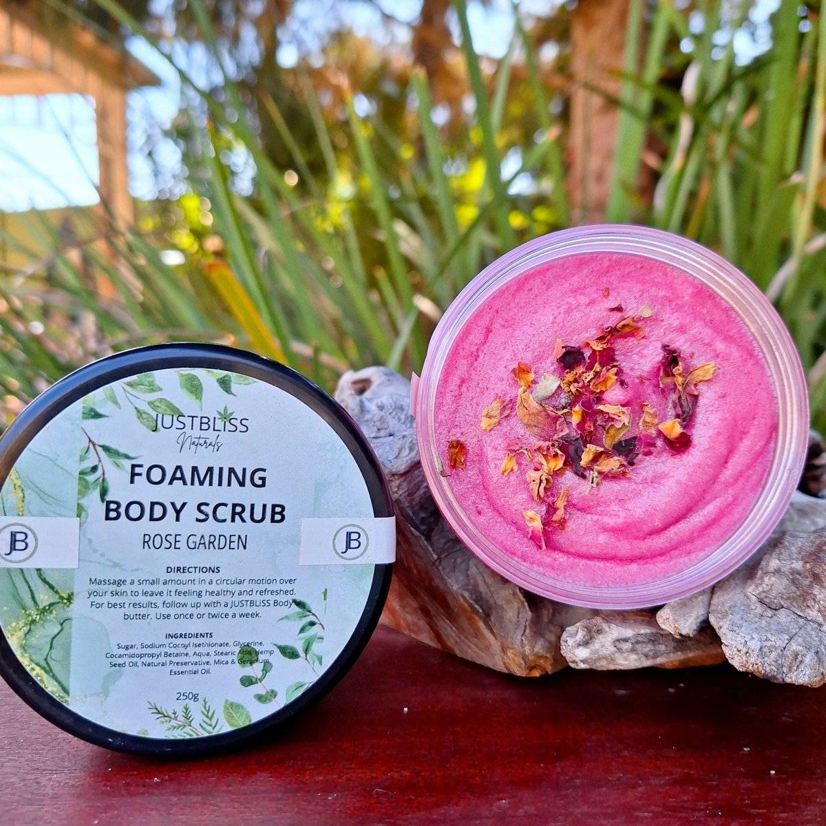 Rose Garden Box 4 body scrub with pink foaming texture, enriched with geranium scent, for exfoliation and rejuvenation.